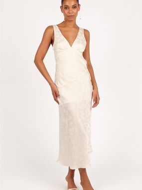 NWT Petal & Pup Ivory Billie V-Neck Satin Maxi Dress Size Medium